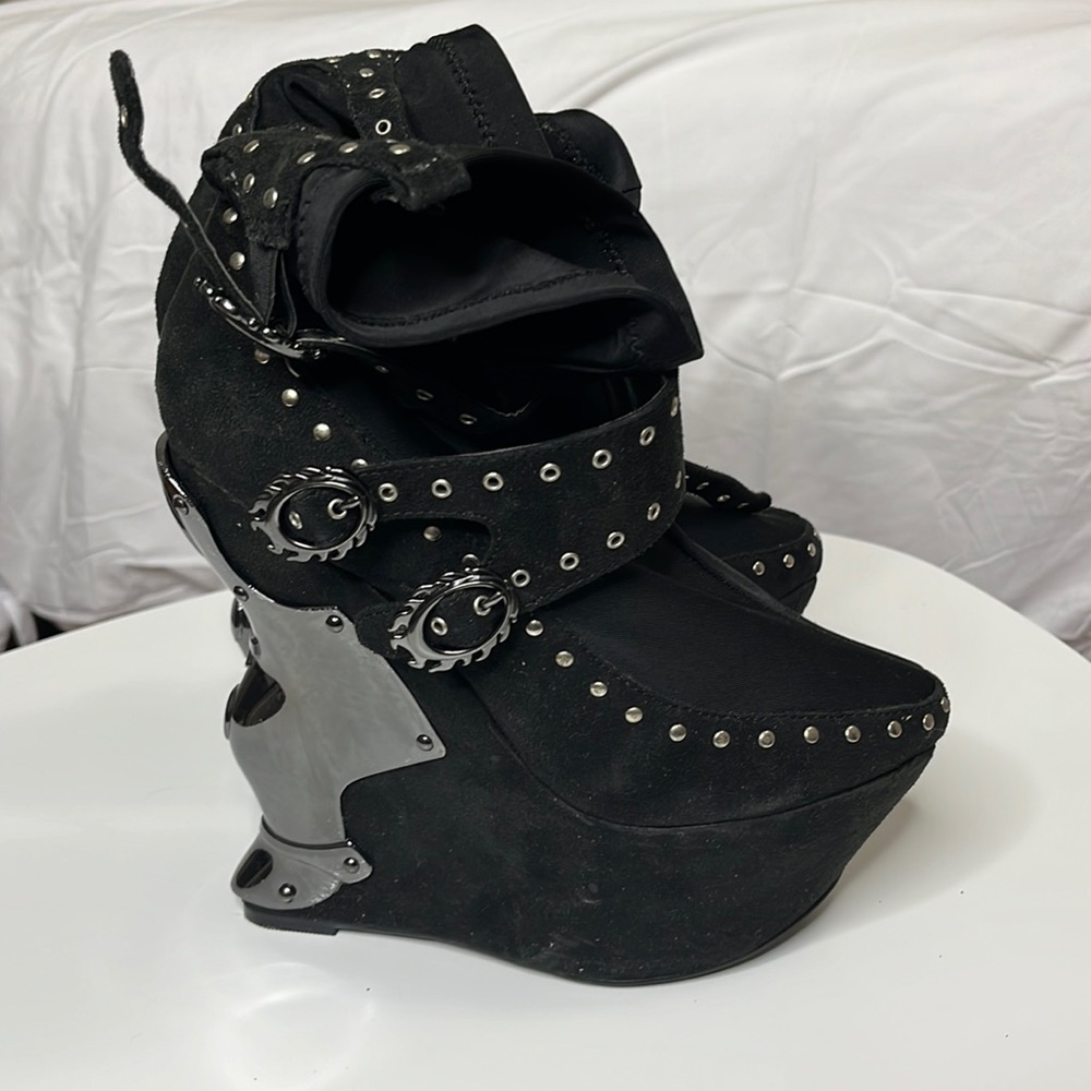 Gothic Renaissance Boot - Chrome Wedge